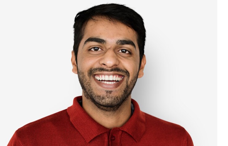 PSD concepto alegre del retrato del estudio del hombre