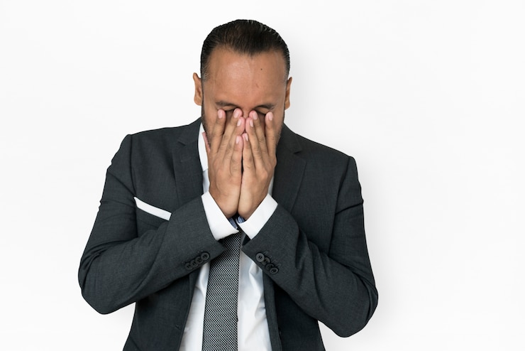 PSD concepto alegre del retrato del estudio del hombre