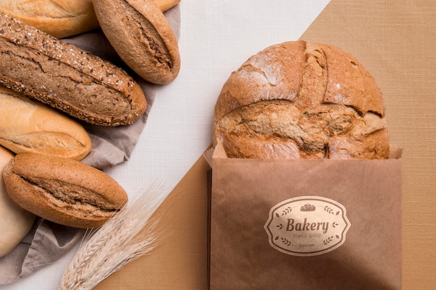 Concepto de productos de panadería con maqueta