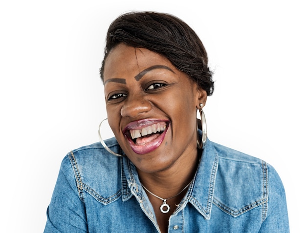 Concetto adulto del ritratto di sorriso delle donne africane