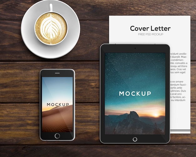 Concetto di cancelleria con tablet e smartphone mockup