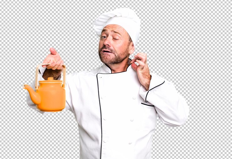 PSD concetto di chef uomo di mezza età con un concetto di allenatore sportivo teiera e caffè con un pallone da calcio