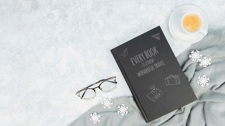 PSD concetto di libro minimalista con bicchieri e tazza di caffè