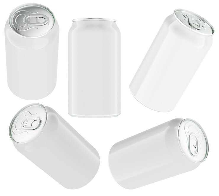 PSD conjunto de maquetas de latas de bebidas de aluminio en blanco con múltiples ángulos de representación 3d aislados en un fondo transparente
