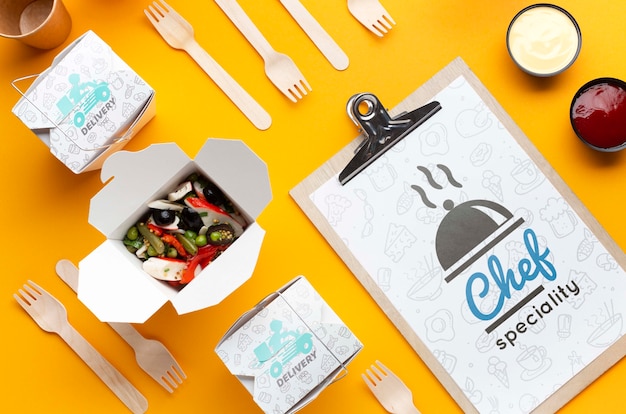 Consegna gratuita di cibo con appunti mock-up