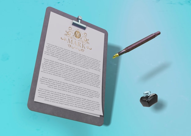 Contrarre carta e penna modello con inchiostro