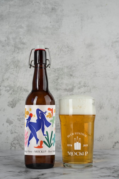 Convite para o dia da cerveja e maquete de merchandising