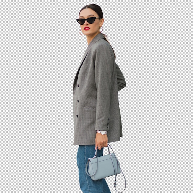 Cool europäisches Mädchen mit dunklen Haaren in grauer Jacke und Jeans und Sonnenbrille schaut draußen in die Kamera