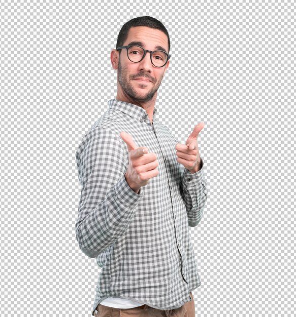 Cool joven apuntando con su mano