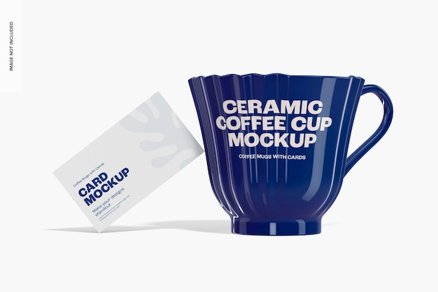 Copo de café de cerâmica com maquete de cartão