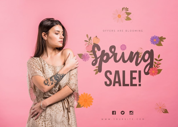 Copyspace maquete para venda de primavera com mulher atraente