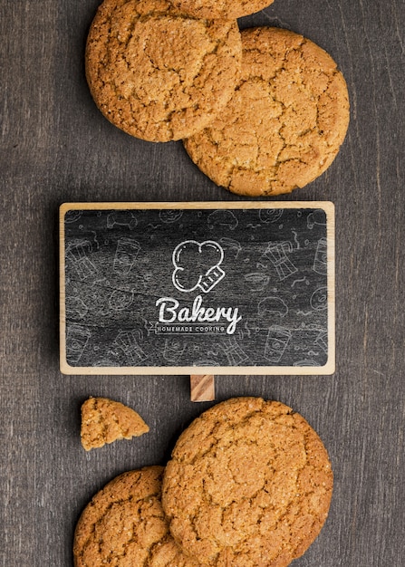 Cornice e deliziosi biscotti