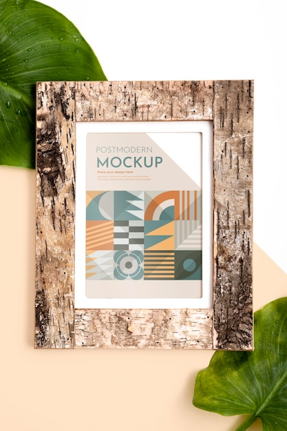 Cornice mockup sulla parete con foglie