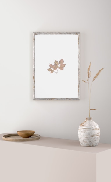 Cornice su muro con fiore in vaso