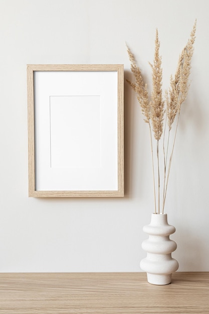 cornice sul mockup del muro