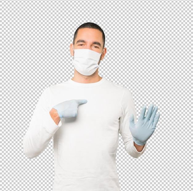 Coronavirus.Jeune homme faisant des concepts et portant un masque et des gants de protection