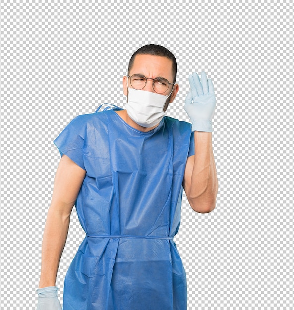 Coronavirus. Joven haciendo conceptos y con máscara y guantes protectores