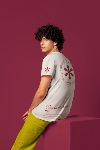 Couleur de maquette d'impression de t-shirt de l'année 2023