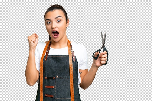 Une couturière sur un fond de clé chrome isolé célébrant une victoire en position de vainqueur