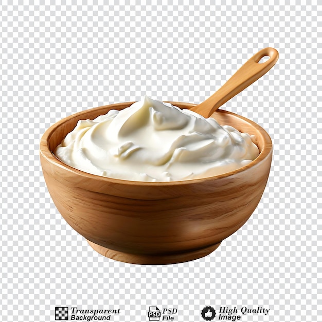 PSD crème acidulée dans un bol en bois et une cuillère de yogourt à la mayonnaise isolé sur un fond transparent