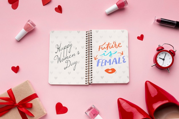 Cuaderno con regalos para el dia de la mujer