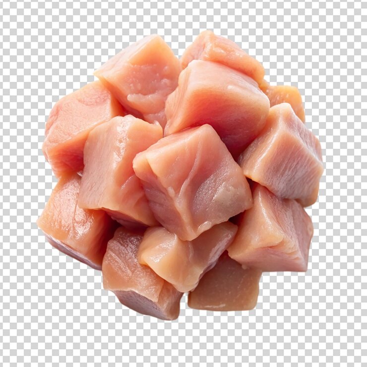 PSD cubos de pollo crudo aislados sobre un fondo transparente