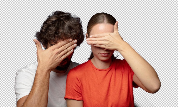 PSD cubriendo los ojos con una mano sintiéndose asustado o ansioso preguntándose o esperando ciegamente una sorpresa