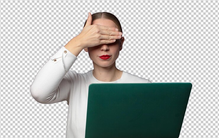 PSD cubriendo los ojos con una mano sintiéndose asustado o ansioso preguntándose o esperando ciegamente una sorpresa