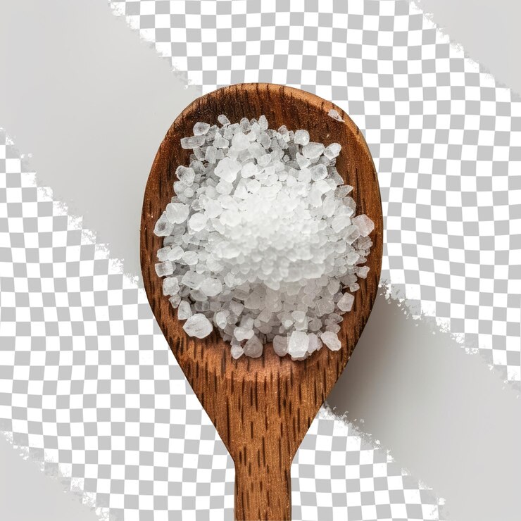 PSD una cuchara de madera con arroz en ella y una cuchara con una sustancia blanca en ella