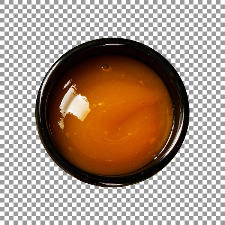 PSD cuenco negro con salsa marrón sobre fondo transparente