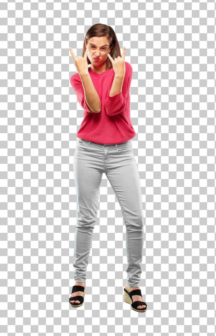 PSD cuerpo completo mujer joven. cantando rock, bailando, gritando, gesticulando de una manera rebelde, enojada.