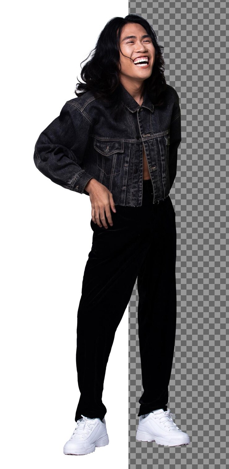 PSD cuerpo de cuerpo entero de 20 años de edad, hombre de piel bronceada asiática, camisa azul, pantalón negro de pie en la zapatilla de deporte, aislado, indio, flaco, delgado, adolescente, niño, posición, sensación, sonrisa, feliz, risa, estudio, fondo blanco, aislado