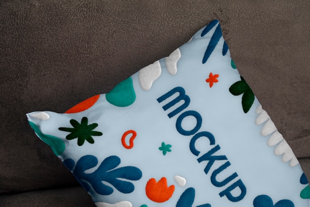Cuscino mock-up design con motivo floreale