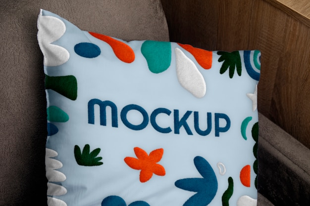 Cuscino mock-up design con motivo floreale