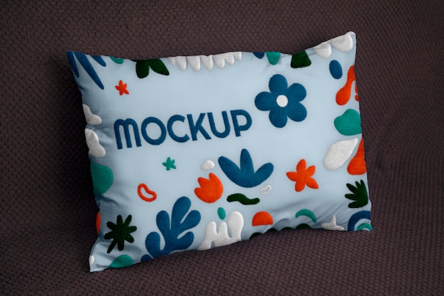Cuscino mock-up design con motivo floreale