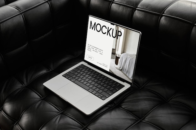 Dark Digital Laptop Photo Mockup Vista dall'alto sul divano in pelle nera PSD