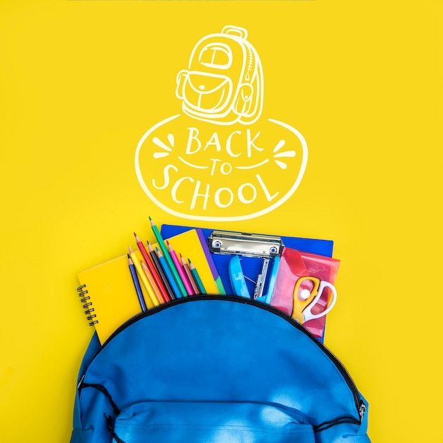 De volta à escola, mochila com material de estudante