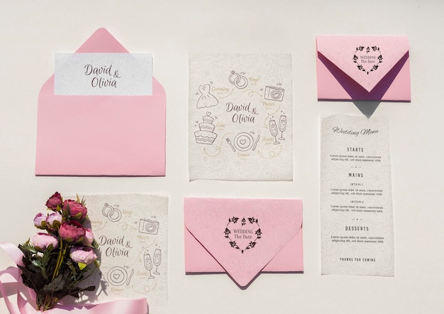 PSD décoration de mariage dans des tons roses avec collection d'enveloppes