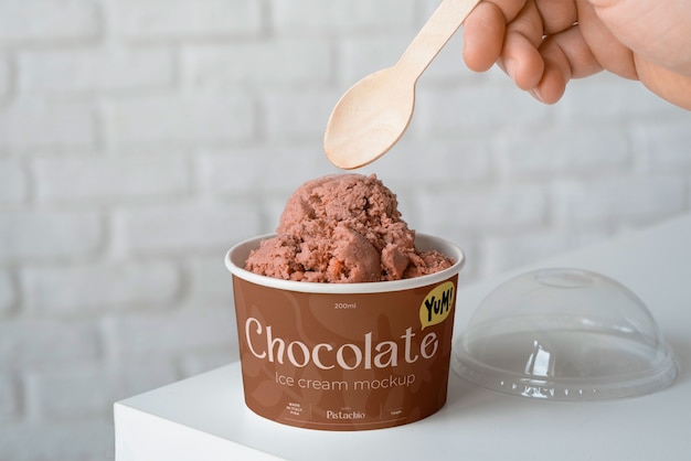 Delizioso gelato sul tavolo