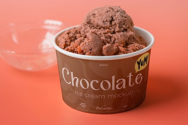 Delizioso gelato sul tavolo