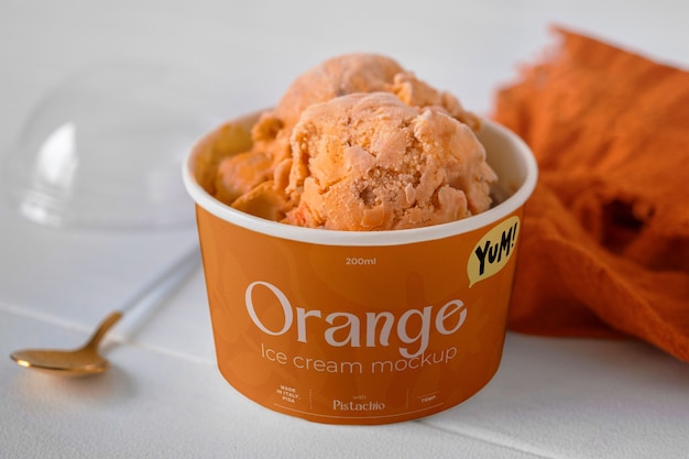 Delizioso gelato sul tavolo
