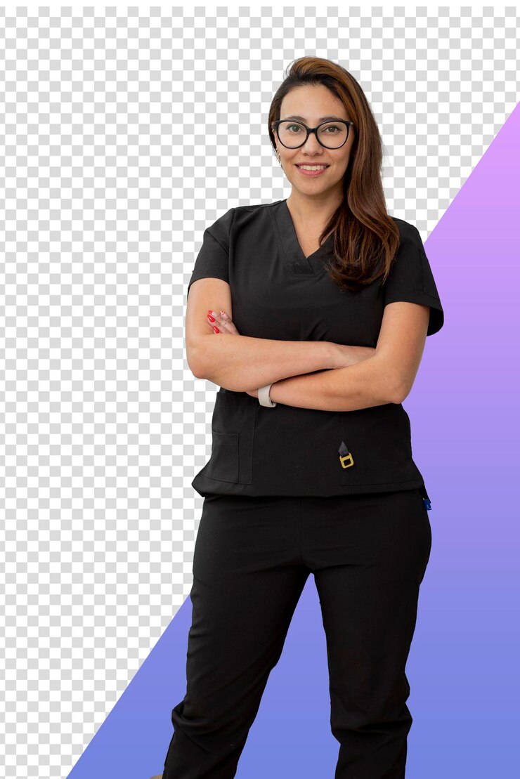 PSD el dentista de pie sonriendo y mirando a la cámara en su consultorio médico