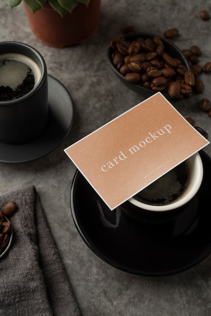Design de maquete de cartão de visita com café