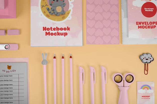 Design de maquete de conjunto de papelaria infantil