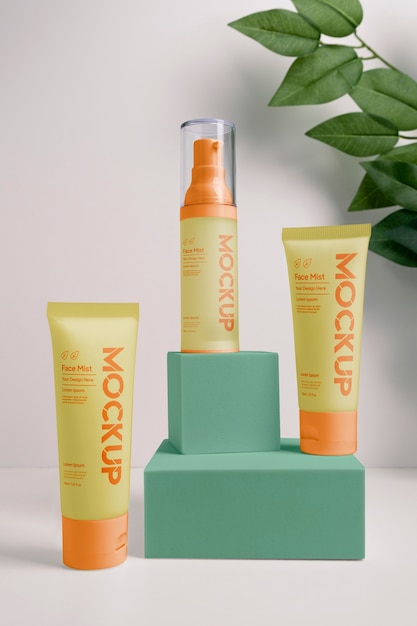 Design de maquete de embalagens de produtos cosméticos naturais com folhas