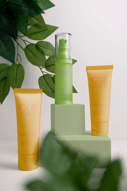 Design de maquete de embalagens de produtos cosméticos naturais com folhas