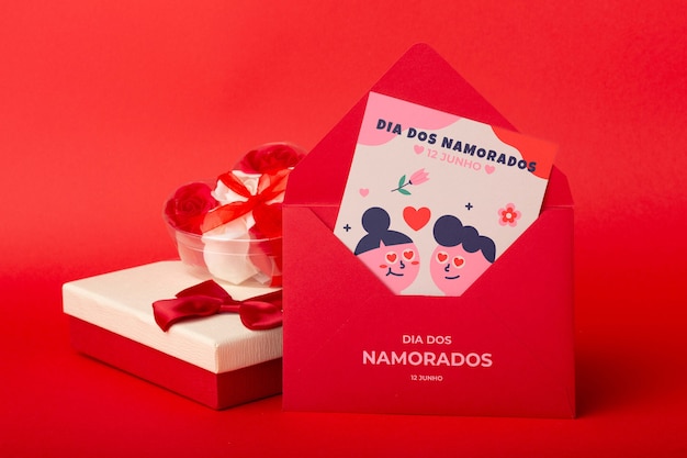 PSD design de maquete de envelope dia dos namorados