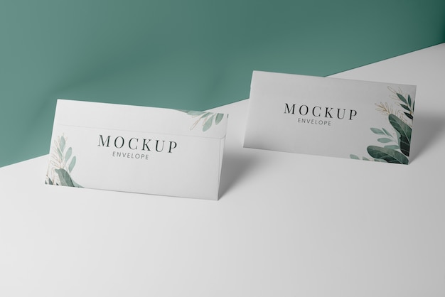Design de maquete de envelope floral