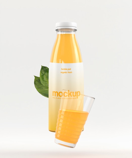 Design de maquete de garrafa de vidro transparente de suco de frutas