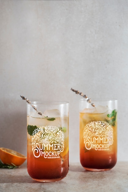Design de maquete de vidro de bebidas de verão